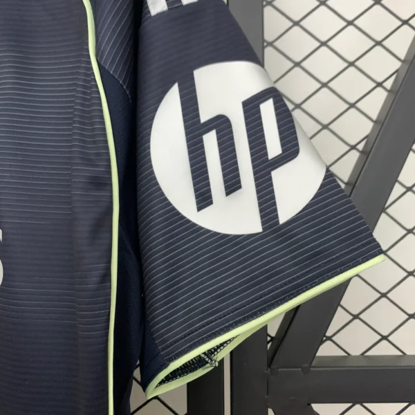 nuova maglia real madrid 2025-2026 manica