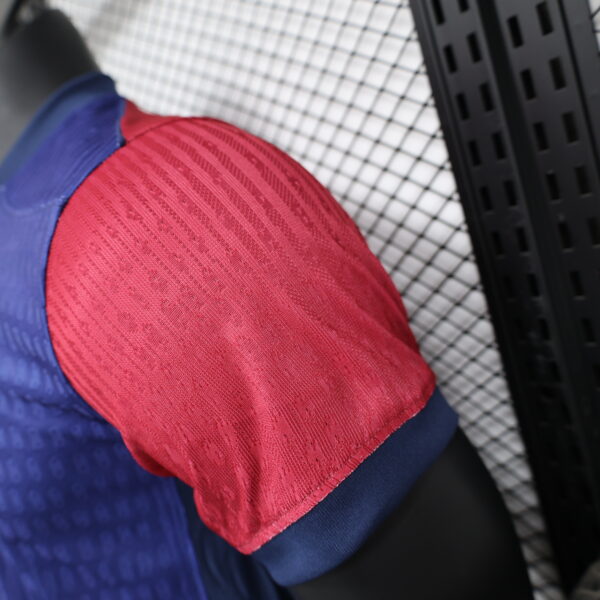 Maglia del FC Barcelona 2024-2025 manica