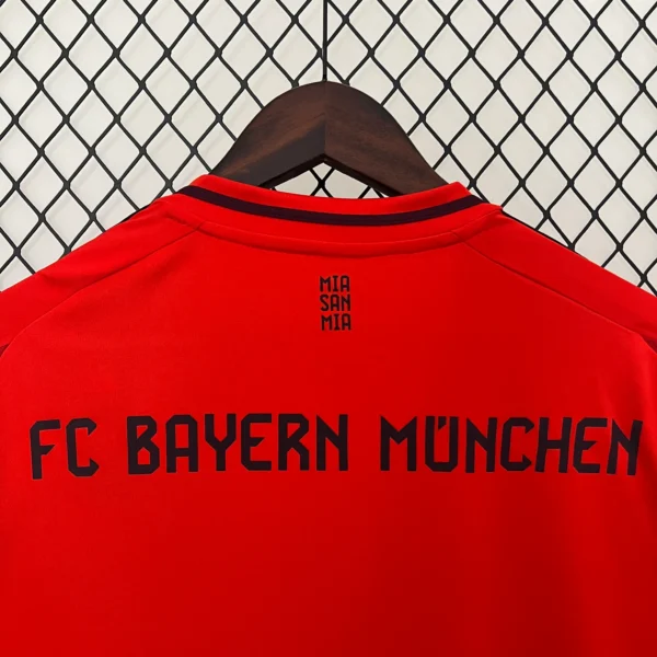maglia bayern monaco 2024-2025 collo anteriore