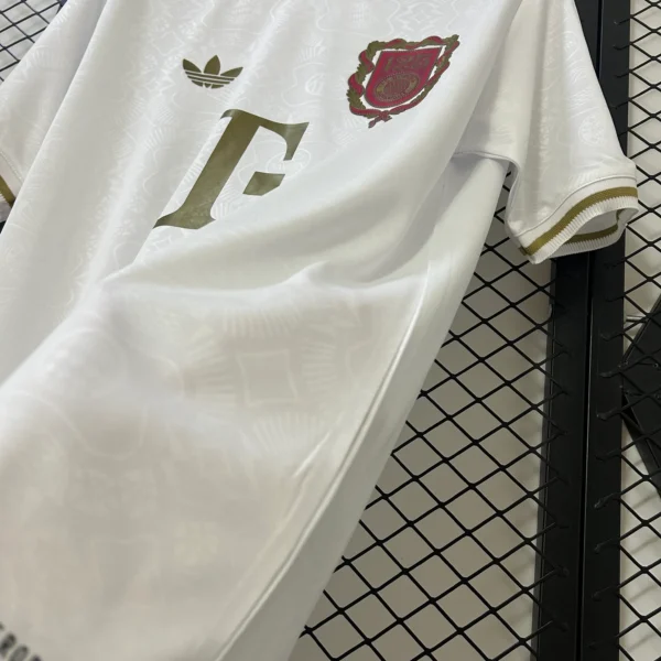 nuova maglia bayern monaco bianca 2025 laterale