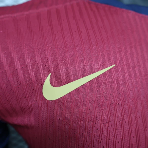 Maglia FC Barcelona Coldplay 2024-2025 manica logo