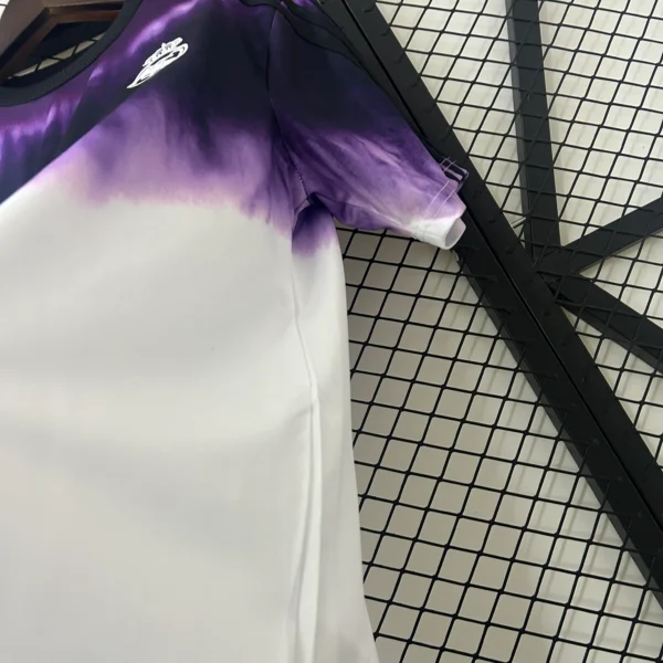 maglia real madrid viola 2025 lato