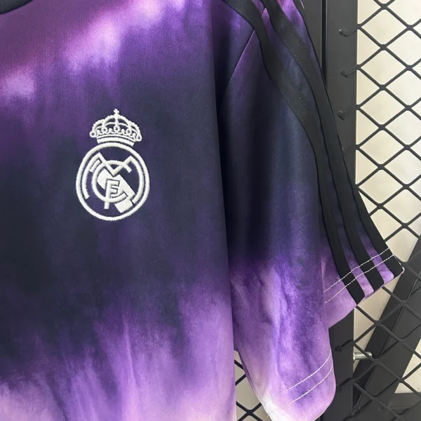 maglia real madrid viola 2025 manica