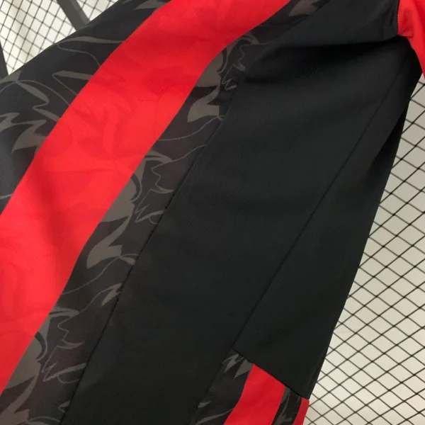 Nuova maglia AC Milan 2025/2026 laterale