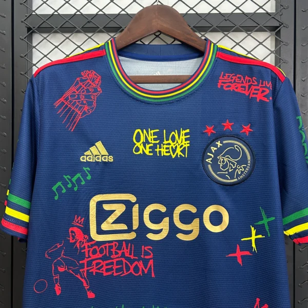 Nuova maglia Ajax 2025-2026 Bob Marley blu petto