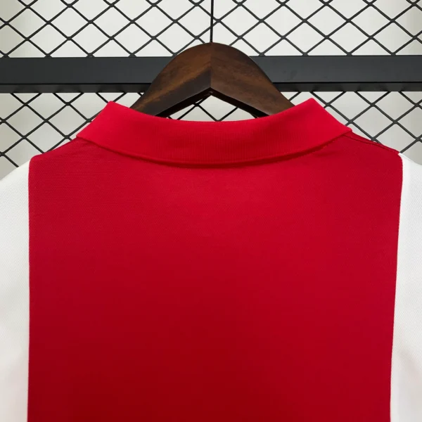 nuova maglia ajax 2025-2026 rossa collo anteriore