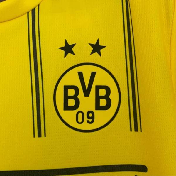 Nuova maglia Borussia Dortmund 2025-2026 One Piece stemma