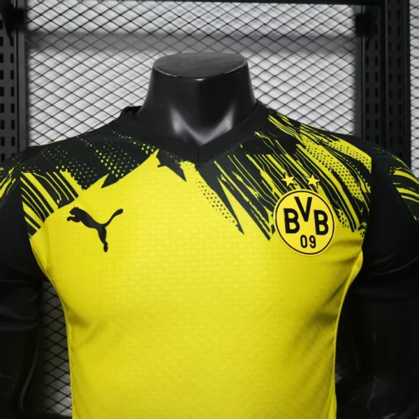 Nuova maglia Borussia Dortmund 2025-2026 collo
