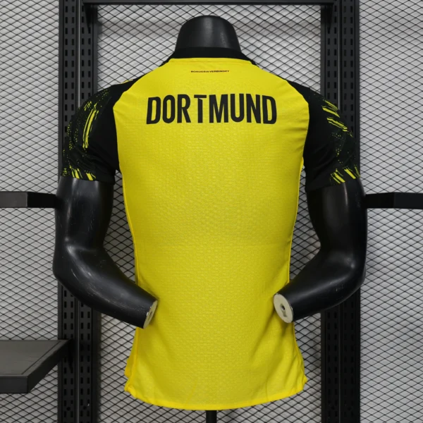 Nuova maglia Borussia Dortmund 2025-2026 dorso