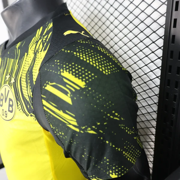 Nuova maglia Borussia Dortmund 2025-2026 manica