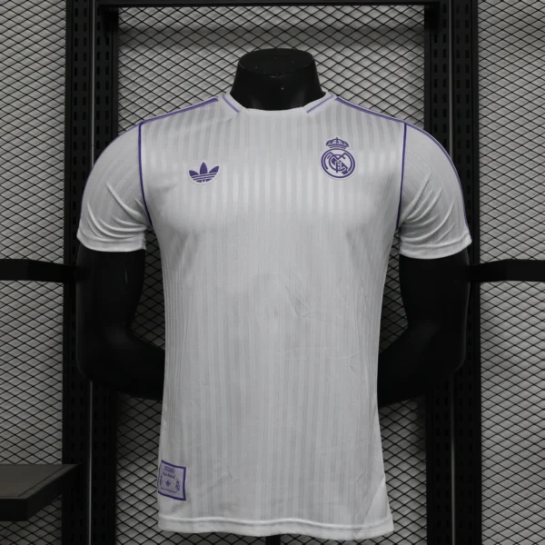 Nuova maglia Edizione Speciale Real Madrid 2025