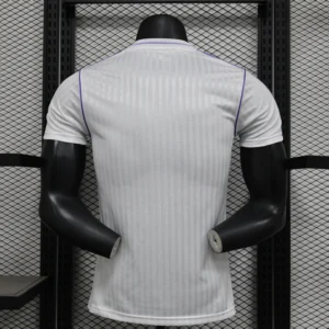 Nuova maglia Edizione Speciale Real Madrid 2025 con numero