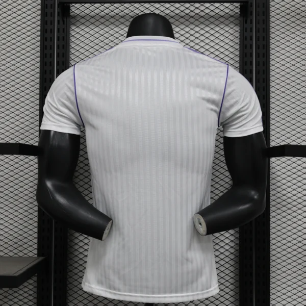 Nuova maglia Edizione Speciale Real Madrid 2025 con numero