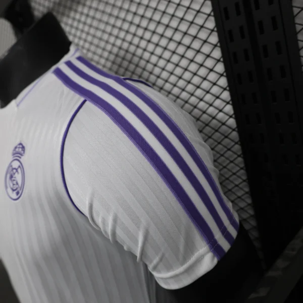 Nuova maglia Edizione Speciale Real Madrid 2025 manica