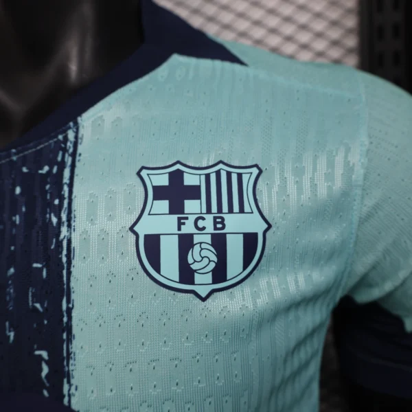 Nuova maglia FC Barcelona 2025-2026 celeste stemma