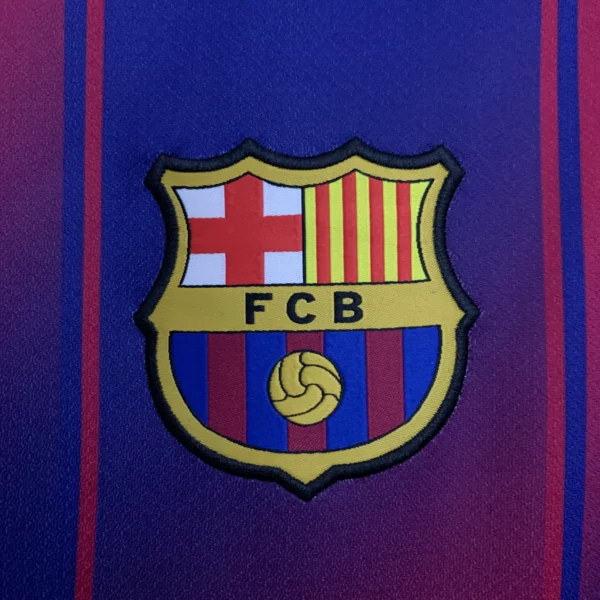 Nueva camiseta FC Barcelona 2025-2026 escudo