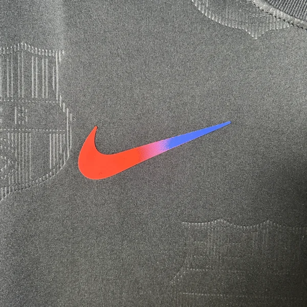 Nuova maglia FC Barcelona 2025-2026 nera logo