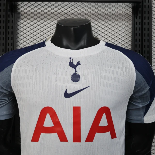 Nuova maglia Tottenham 2025-2026 petto