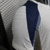Nuova maglia Tottenham 2025-2026 spalla