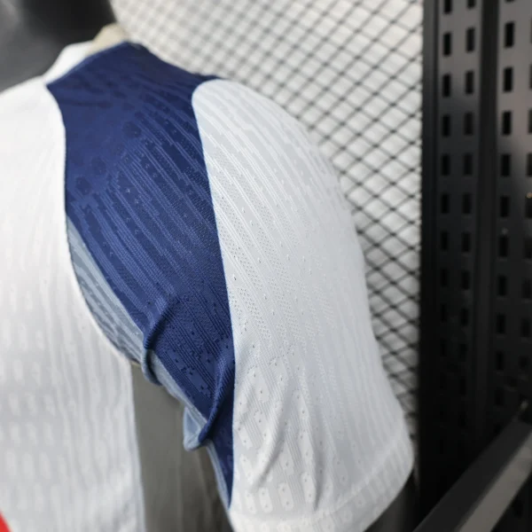 Nuova maglia Tottenham 2025-2026 manica