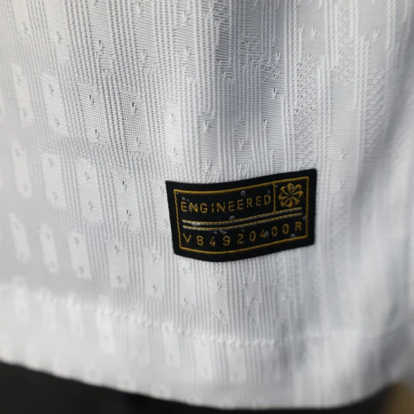 Nuova maglia Tottenham 2025-2026 materia