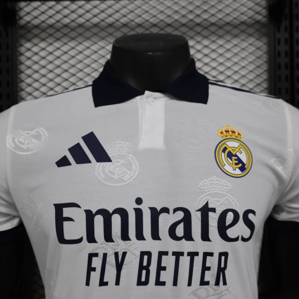 maglia edizione speciale real madrid 2025 collo