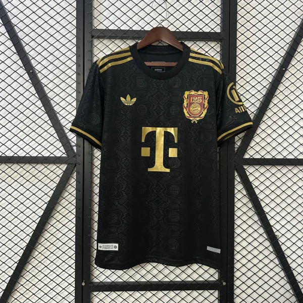 nuova maglia bayern monaco nera 2025