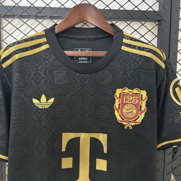 nuova maglia bayern monaco nera 2025 collo