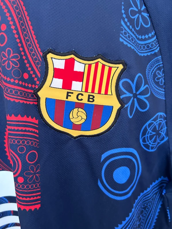 Maglia blu FC Barcelona 2025-2026 stemma