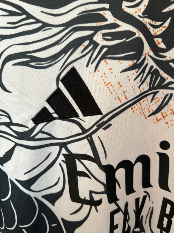 Camiseta Dragon Real Madrid 2025-2026 logo