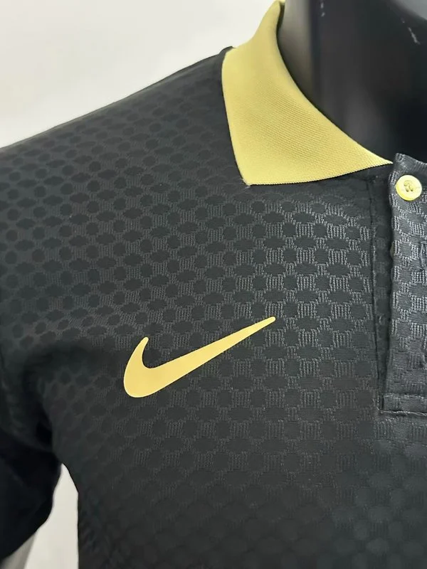 Maglia FC Barcelona nera 2025-2026 logo