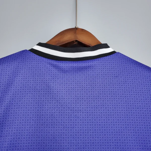 Maglia Real Madrid 1997-1998 viola scollo anteriore