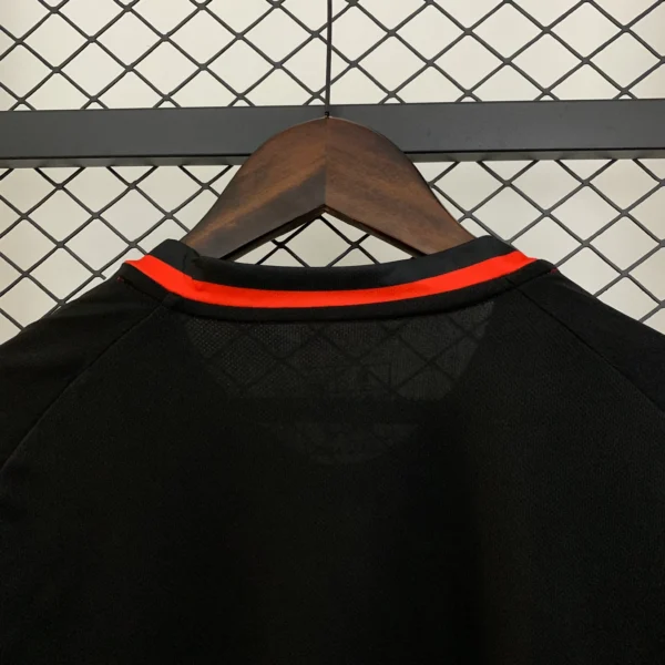 Maglia Real Madrid 2025-2026 Serpente scollo anteriore