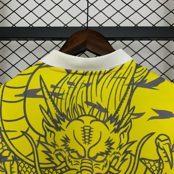 Maglia gialla Real Madrid 2025-2026 dragon scollo anteriore