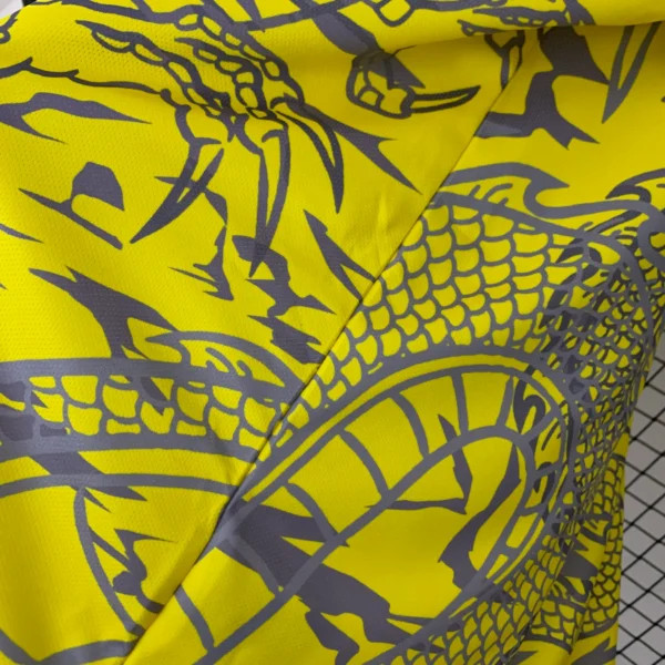 Maglia gialla Real Madrid 2025-2026 dragon lato