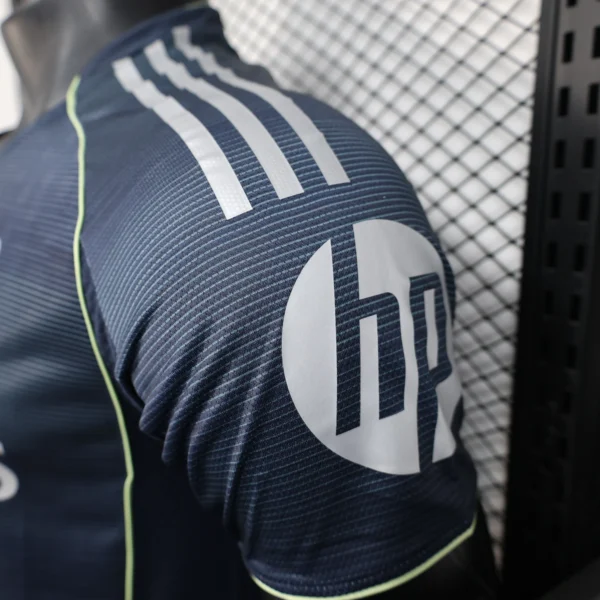 Maglia nera Real Madrid 2025-2026 manica-1