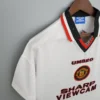 Maglia retro Manchester United 1996-1997 spalla