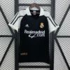 Maglia retro Real Madrid 2001-2002 nera