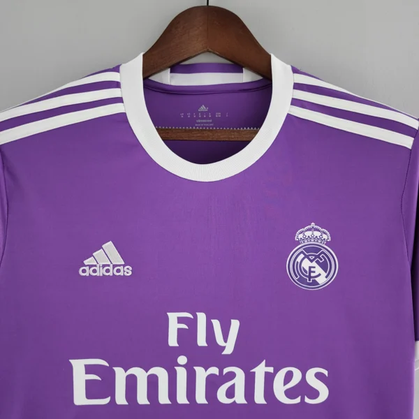 Maglia retro Real Madrid 2016-2017 viola collo