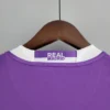 Maglia retro Real Madrid 2016-2017 viola scollo anteriore