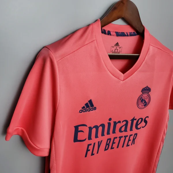 Maglia retro Real Madrid 2020-2021 rosa spalla