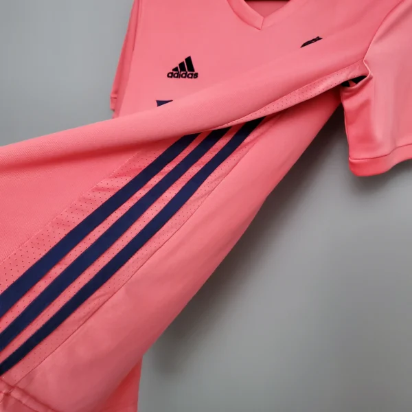 Maglia retro Real Madrid 2020-2021 rosa lato
