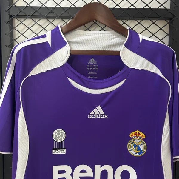 Maglia retrò Real Madrid viola 2006-2007 collo