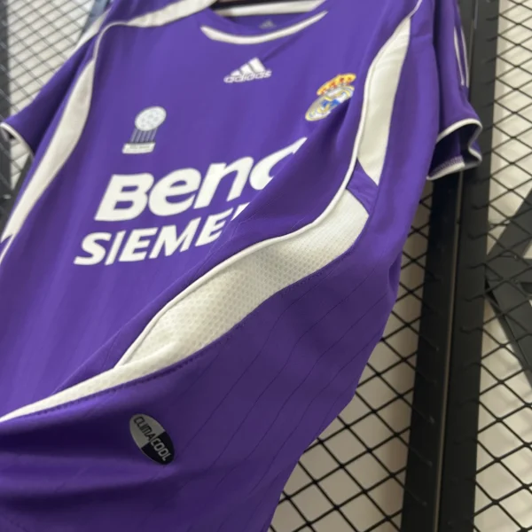 Maglia retrò Real Madrid viola 2006-2007 lato