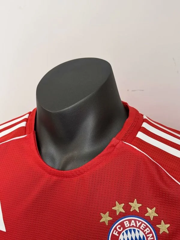 Nuova Maglia Bayern Monaco 2025-2026 collo