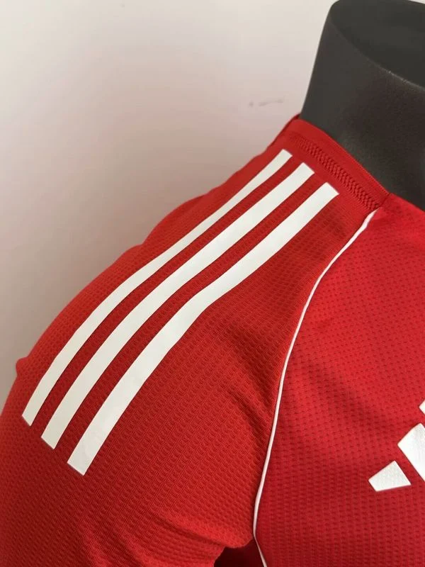 Nuova Maglia Bayern Monaco 2025-2026 spalla