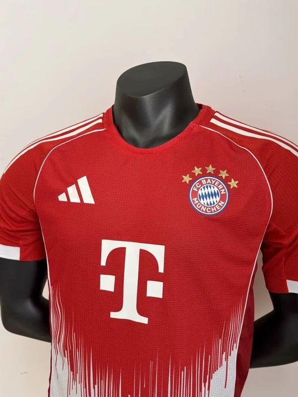 Nuova Maglia Bayern Monaco 2025-2026 laterale