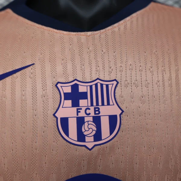 NNuova maglia FC Barcelona 2025-2026 beige stemma
