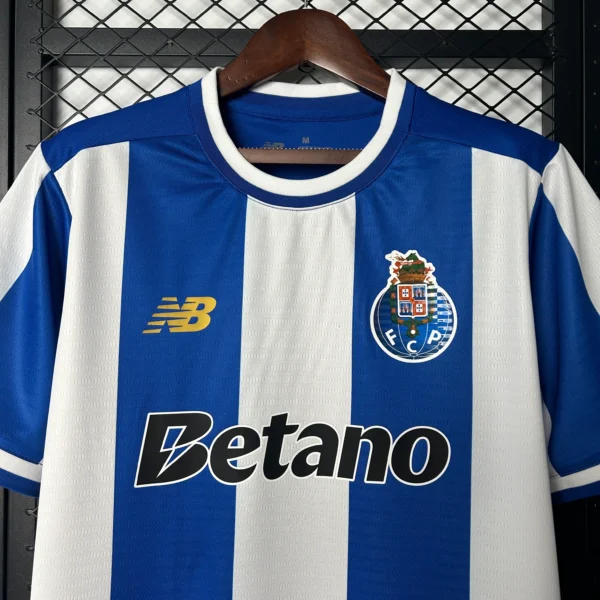 Nuova maglia FC Porto 2025-2026 collo