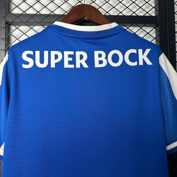 Nuova maglia FC Porto 2025-2026 collo anteriore